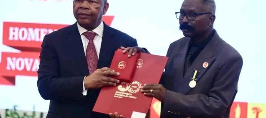 Antigo craque e Co-fundador do Interclube condecorado pelo Presidente da República