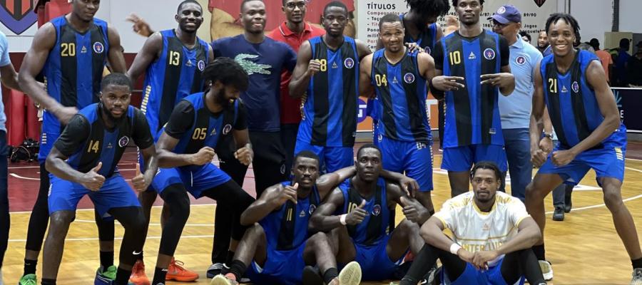 POL&Iacute;CIAS PRENDEM MILITARES E GARANTEM PRESEN&Ccedil;A NA FINAL DA TA&Ccedil;A DE ANGOLA