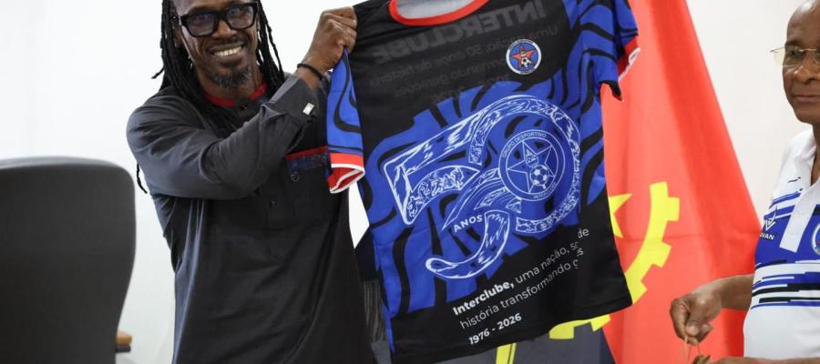 PRESIDENTE DO INTERCLUBE RECEBE ALIOU CISSÉ EM VISITA HISTÓRICA AO 22 DE JUNHO